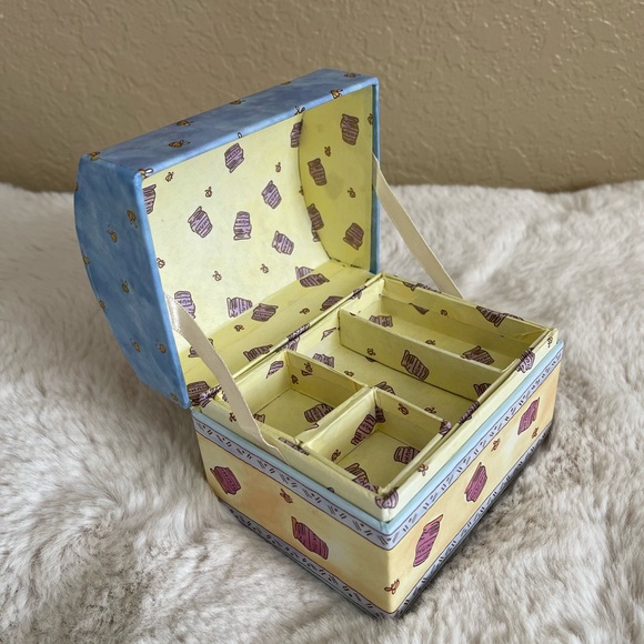 EUC Vintage Disney Classic Winnie the Pooh Jewelry/Trinket Chest/Box - Picture 4 of 8